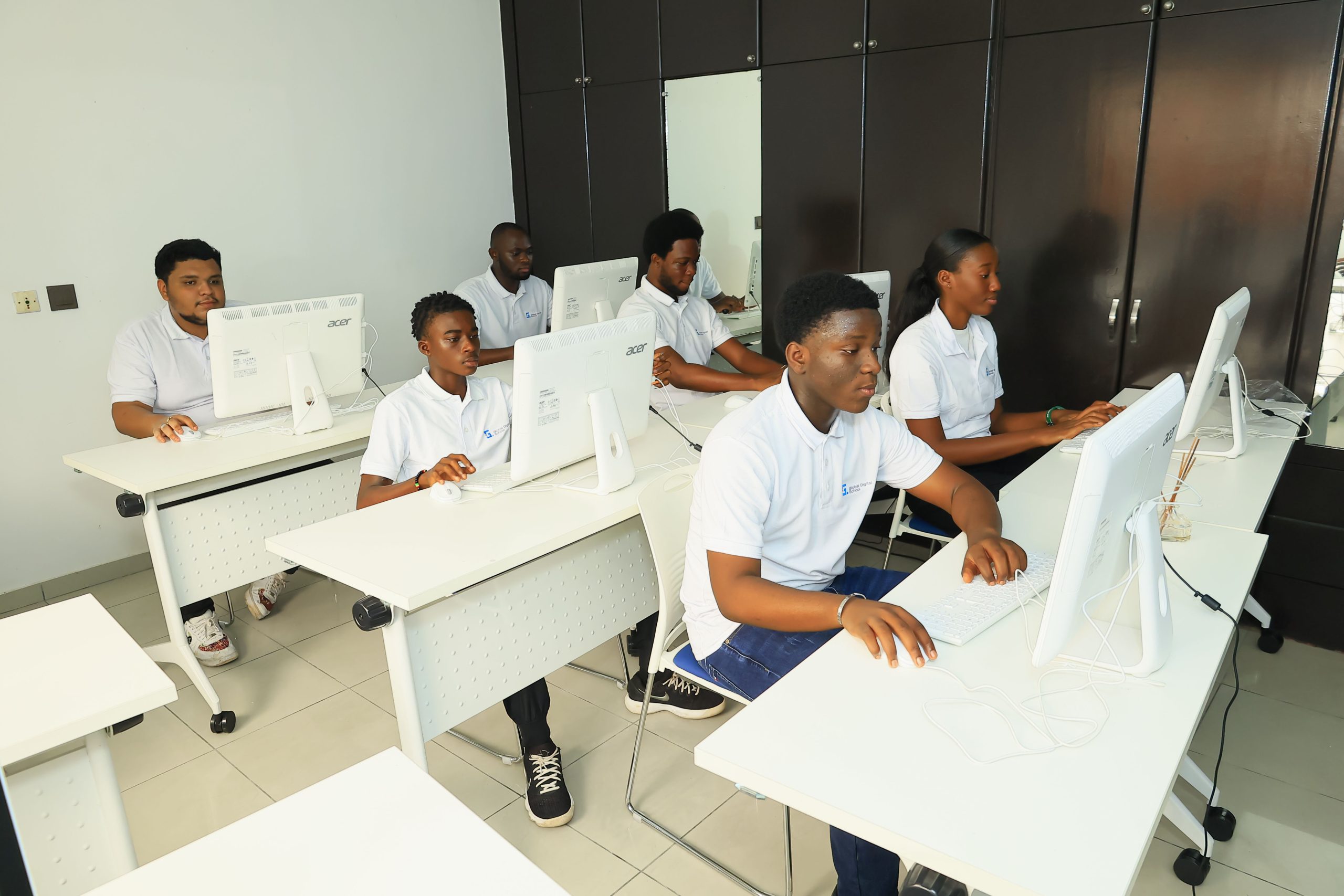 Étudiants en salle informatique — Global Digital School Abidjan